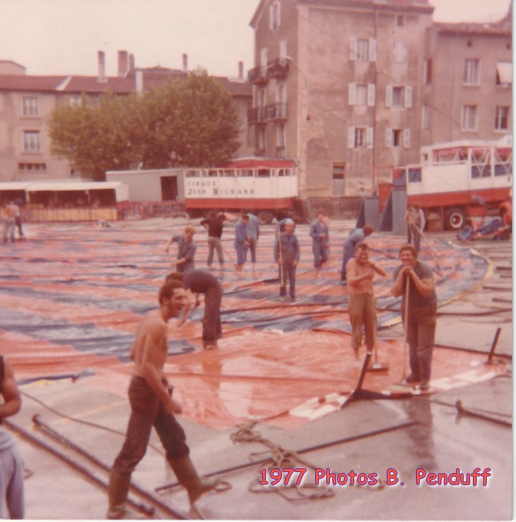 1977 lavage chapiteau 1