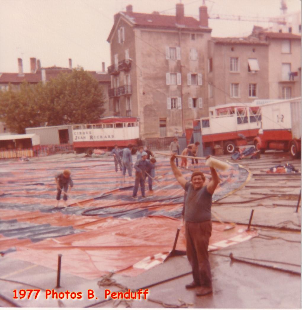 1977 lavage chapiteau 3